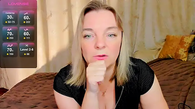 Snapshot of Regina__blue chatting on 10/18/25, 04:53 Regina  blue online show from 10/18/25, 04:53