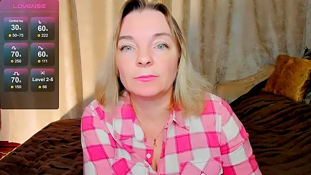Snapshot of Regina__blue chatting on 10/05/25, 05:47 Regina  blue online show from 10/05/25, 05:47