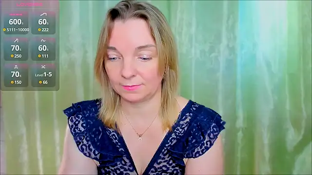 Snapshot of Regina__blue chatting on 02/28/25, 02:20 Regina  blue online show from 02/28/25, 02:20