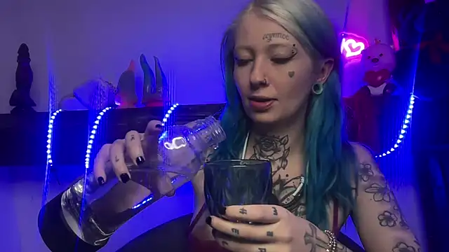 Snapshot of coyemoo chatting on 03/20/25, 12:11 coyemoo online show from 03/20/25, 12:11