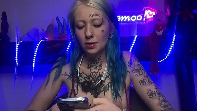 Snapshot of coyemoo chatting on 03/20/25, 03:14 coyemoo online show from 03/20/25, 03:14