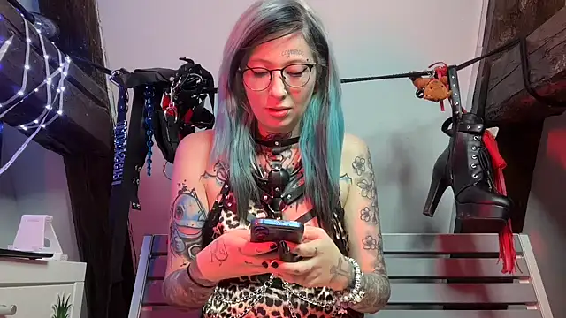 Snapshot of coyemoo chatting on 11/08/25, 09:35 coyemoo online show from 11/08/25, 09:35