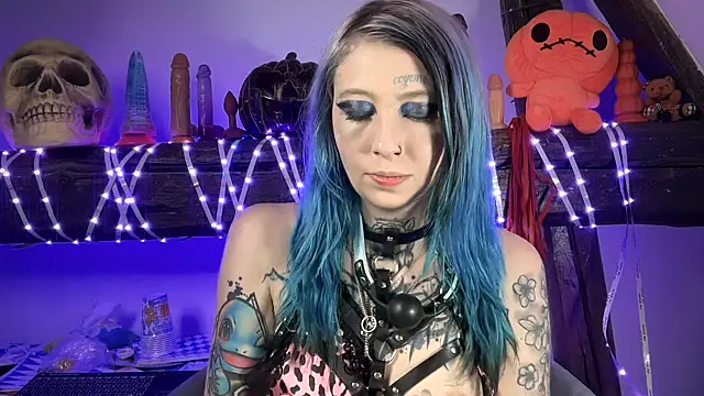 Snapshot of coyemoo chatting on 10/06/25, 02:46 coyemoo online show from 10/06/25, 02:46