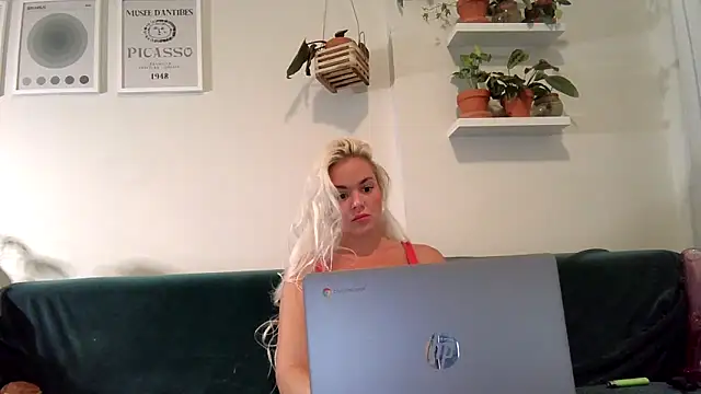 Snapshot of badblondebunny chatting on 03/01/25, 01:22 badblondebunny online show from 03/01/25, 01:22