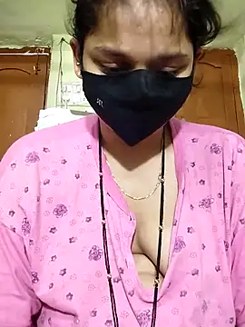 Snapshot of Kashish_18 chatting on 05/18/26, 07:35 Kashish 18 online show from 05/18/26, 07:35