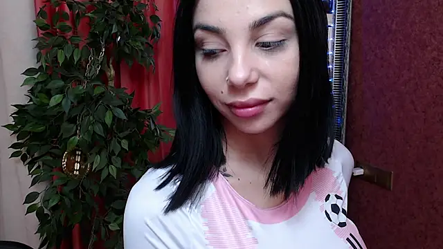 Snapshot of MissJuliax chatting on 11/28/25, 06:57 MissJuliax online show from 11/28/25, 06:57