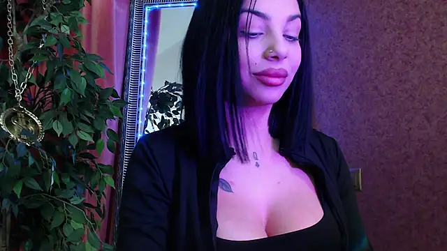 Snapshot of MissJuliax chatting on 11/17/25, 07:12 MissJuliax online show from 11/17/25, 07:12