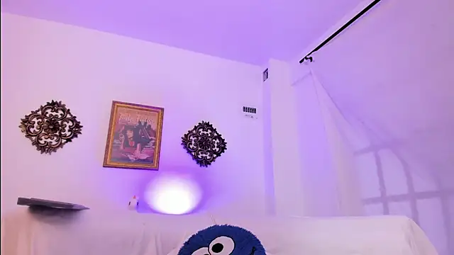 VeronicaGilss online show from 10/12/25, 10:33