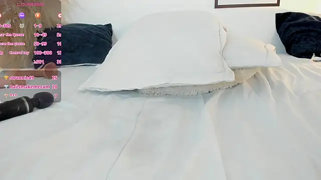 Snapshot of mia_lourence chatting on 12/16/25, 04:00 mia lourence online show from 12/16/25, 04:00