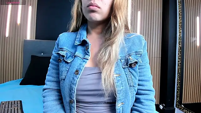 EvaaLovia1 online show from 04/08/26, 01:34