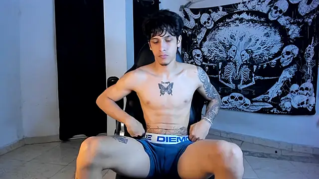 Snakebutterfly online show from 02/23/26, 07:09