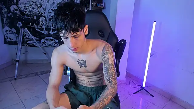 Snakebutterfly online show from 01/06/26, 04:27