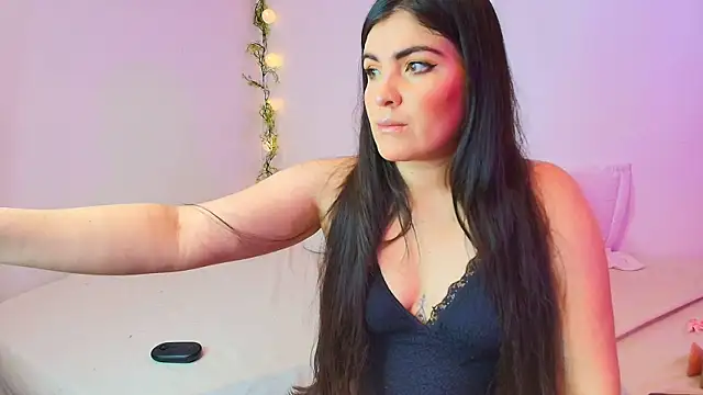 Amara vega online show from 04/21/26, 12:01