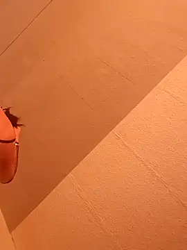 Snapshot of Tiffany35 chatting on 09/20/25, 12:21 Tiffany35 online show from 09/20/25, 12:21