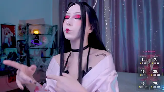 Carolina Leep online show from 10/28/25, 01:32