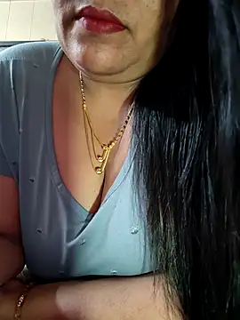 Snapshot of sneha_rose chatting on 09/18/25, 06:16 sneha rose online show from 09/18/25, 06:16