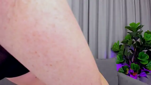 Snapshot of sexyangeloux chatting on 03/02/25, 08:46 sexyangeloux online show from 03/02/25, 08:46
