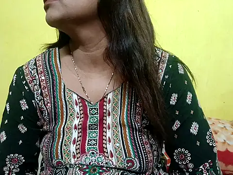 Snapshot of Sexyranibhabhi chatting on 11/08/25, 02:09 Sexyranibhabhi online show from 11/08/25, 02:09