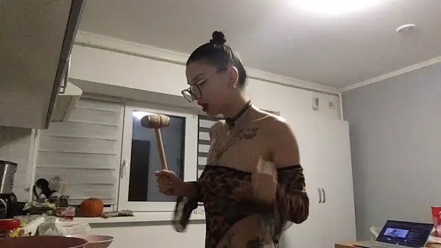 MoonAgnes online show from 11/17/25, 04:33