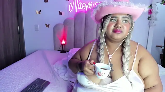 Snapshot of NaomiAsha chatting on 10/02/25, 11:24 NaomiAsha online show from 10/02/25, 11:24