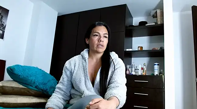 Snapshot of chicafitcaliente chatting on 02/17/25, 11:54 chicafitcaliente online show from 02/17/25, 11:54