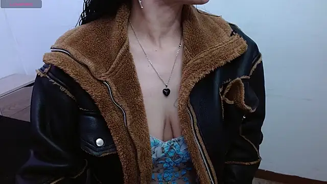 AlexandraJones  online show from 10/31/25, 07:32