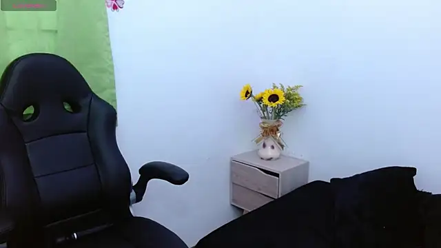 AlexandraJones  online show from 10/20/25, 09:37