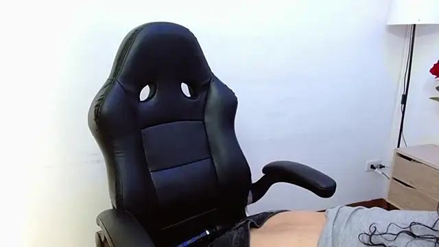 AlexandraJones  online show from 10/04/25, 01:23