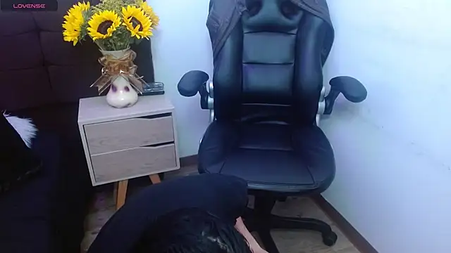 AlexandraJones  online show from 10/27/25, 10:49