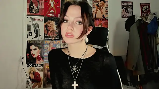 Niky  Jess online show from 12/14/25, 05:51