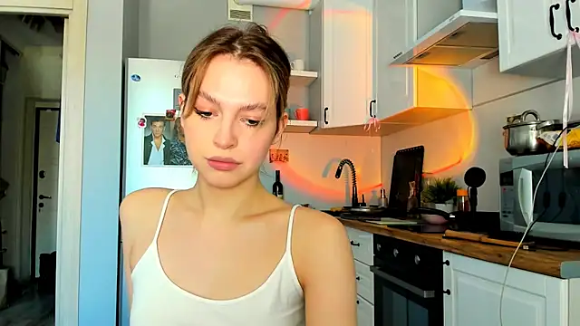 Niky  Jess online show from 02/19/25, 10:45