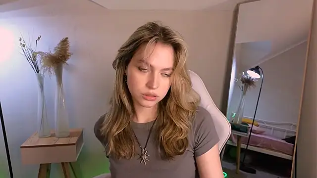 Niky  Jess online show from 01/21/25, 08:21