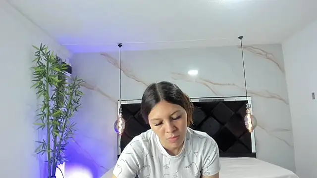 AngelaaCute  online show from 11/06/25, 12:20