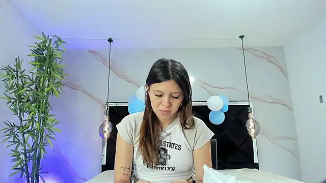 Snapshot of AngelaaCute_ chatting on 10/03/25, 12:17 AngelaaCute online show from 10/03/25, 12:17