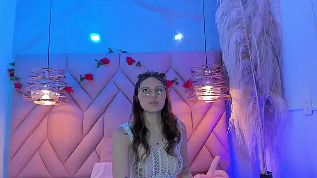 Snapshot of AngelaaCute_ chatting on 02/19/25, 03:49 AngelaaCute online show from 02/19/25, 03:49