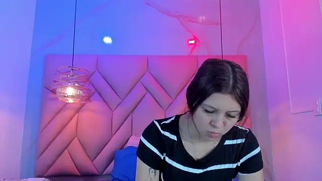 AngelaaCute  online show from 07/25/26, 12:00