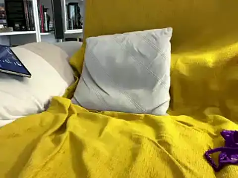 Snapshot of fastuga24 chatting on 11/17/25, 02:43 fastuga24 online show from 11/17/25, 02:43