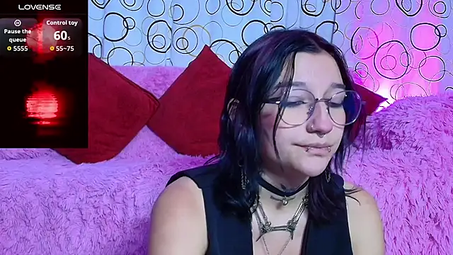 SukiFuyu  online show from 12/14/25, 10:48