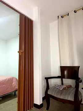 Taniabonet online show from 12/21/25, 12:02