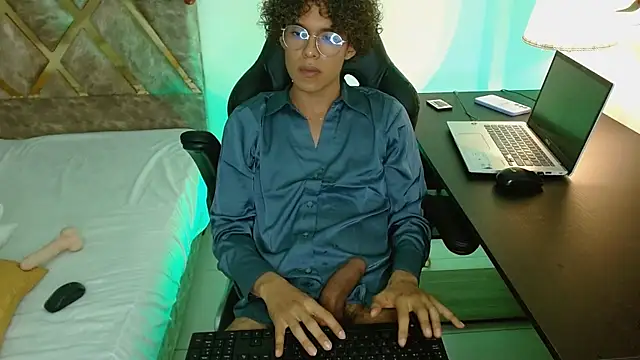 nickolas moon online show from 12/30/24, 12:11