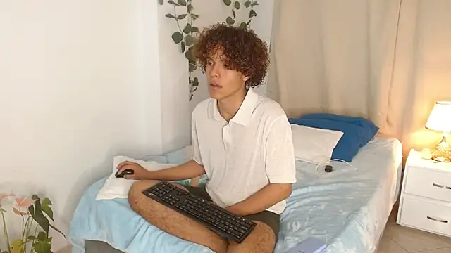 nickolas moon online show from 02/04/25, 07:33