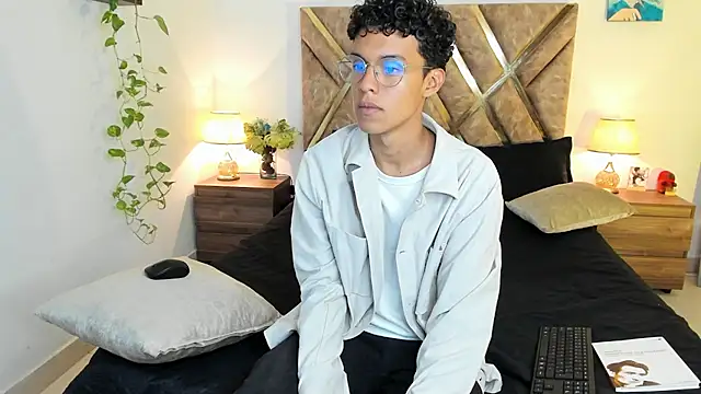 nickolas moon online show from 10/29/25, 09:03