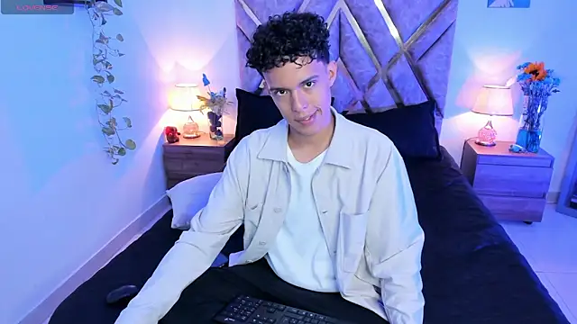 nickolas moon online show from 09/25/25, 02:12