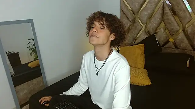 nickolas moon online show from 01/29/25, 09:17