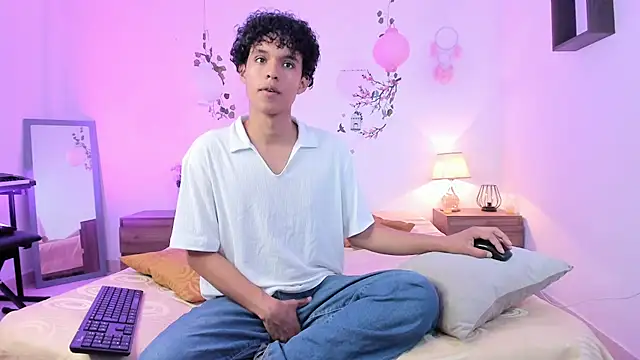 Snapshot of nickolas_moon chatting on 07/19/26, 06:04 nickolas moon online show from 07/19/26, 06:04