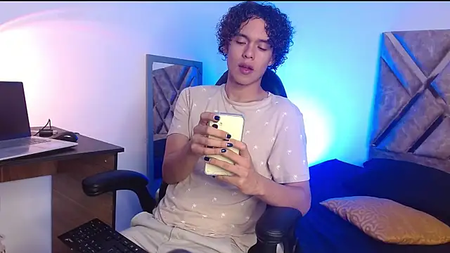 nickolas moon online show from 02/26/25, 03:43