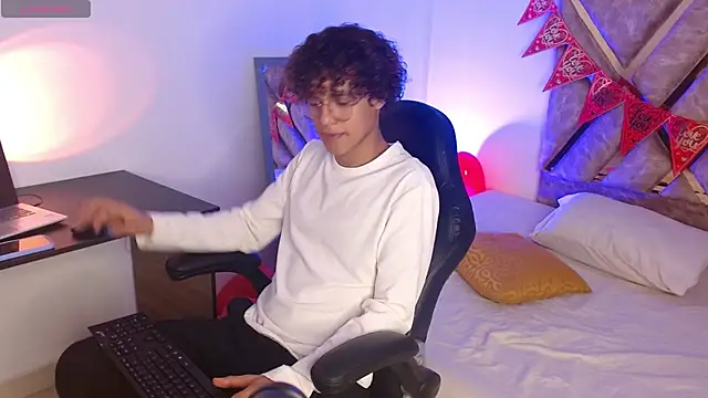 nickolas moon online show from 02/17/25, 02:49