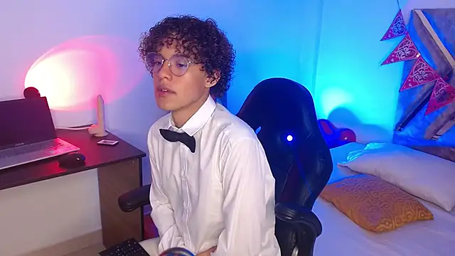 nickolas moon online show from 02/18/25, 02:49