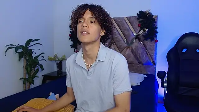 nickolas moon online show from 12/30/24, 05:34