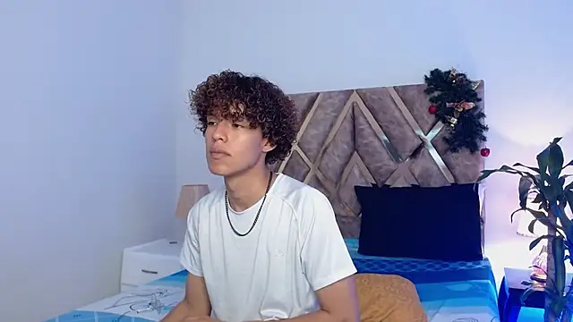 nickolas moon online show from 12/26/24, 03:42